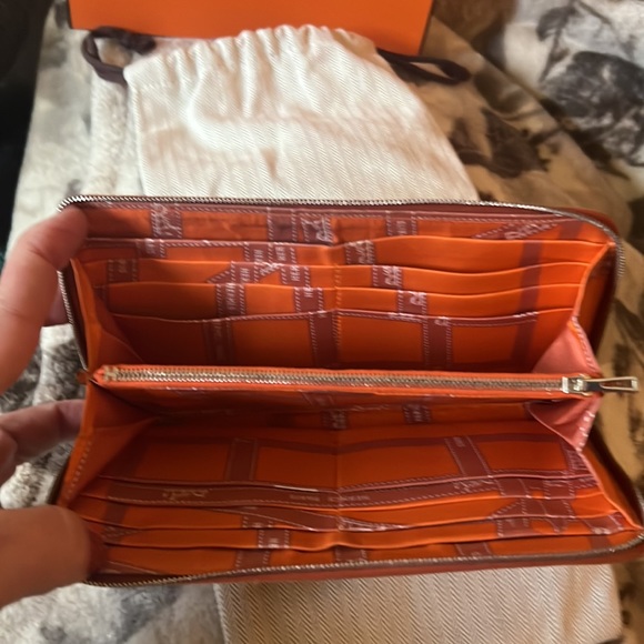 Hermes leather wallet with Hermes pouch beautiful silk lining - Picture 3 of 12
